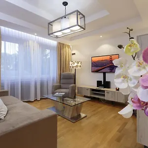 https://the-queen-luxury-apartments-villa-giada.luxembourghotelsguide.com